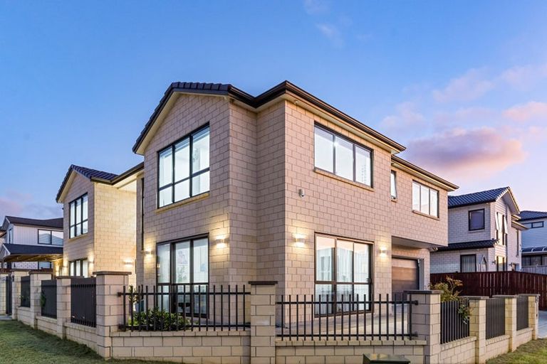 Photo of property in 76 Drumbuoy Drive, Flat Bush, Auckland, 2019