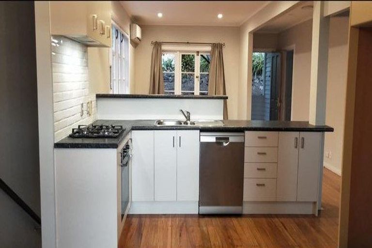 Photo of property in 10 Symonds Street, Onehunga, Auckland, 1061