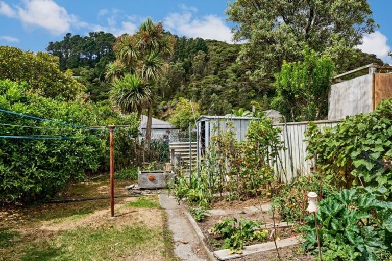 Photo of property in 45 Marine Parade, Eastbourne, Lower Hutt, 5013