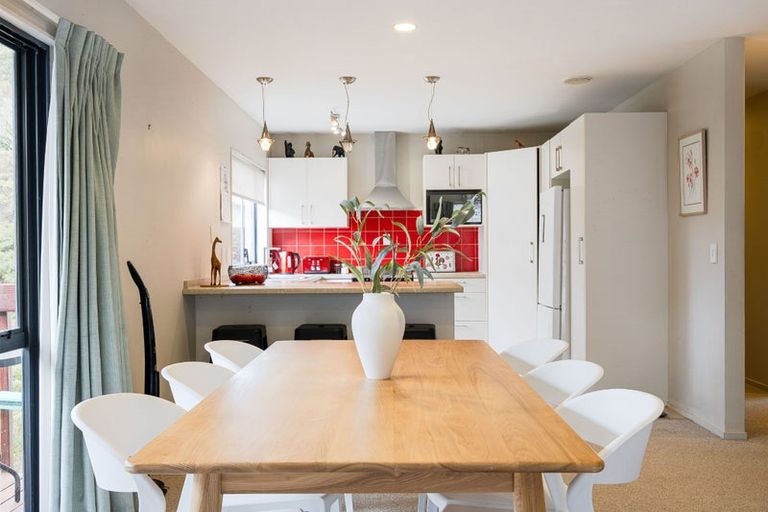 Photo of property in 10b Elliston Crescent, Stanmore Bay, Whangaparaoa, 0932