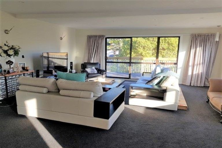 Photo of property in 3 Oak Avenue, Paremata, Porirua, 5024