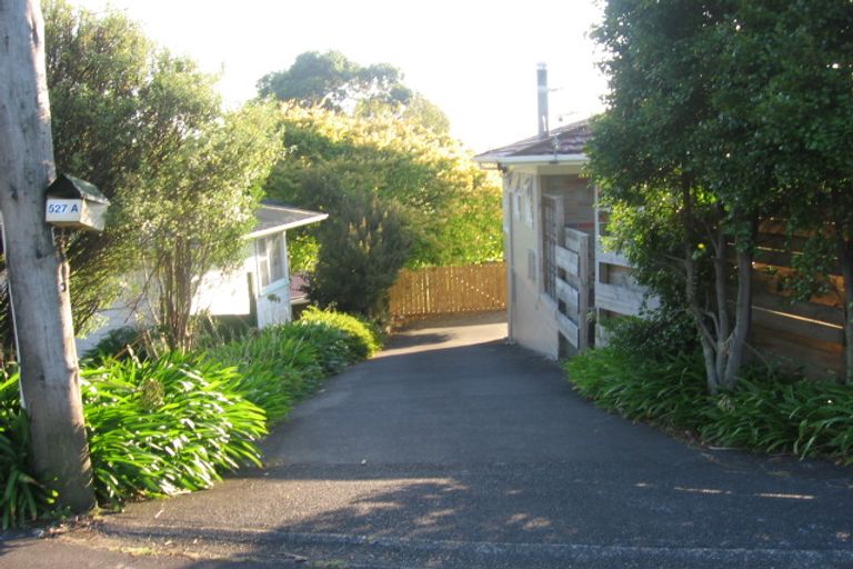Photo of property in 1/527 Glenfield Road, Glenfield, Auckland, 0629