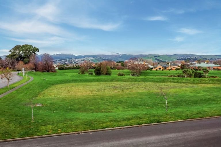 Photo of property in 2 Donovan Place, Aidanfield, Christchurch, 8025