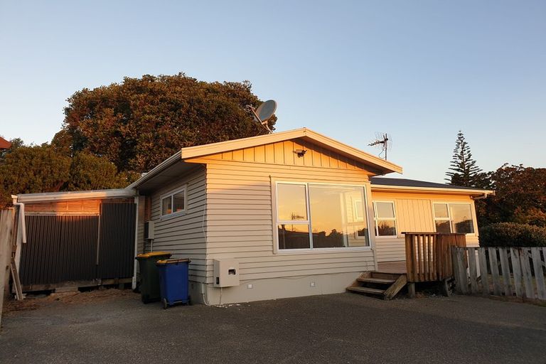 Photo of property in 40a Peach Road, Glenfield, Auckland, 0629