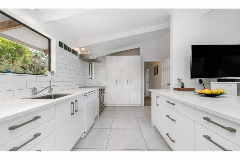 Photo of property in 673 Huia Road, Parau, Auckland, 0604