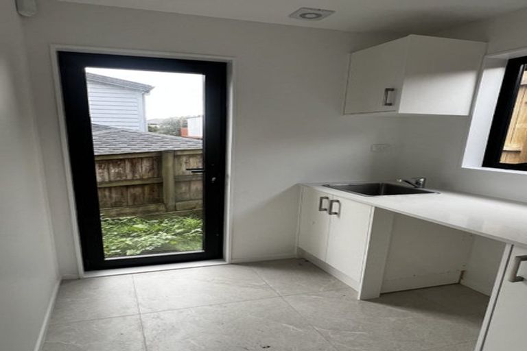 Photo of property in 9/233 Great North Road, Henderson, Auckland, 0612