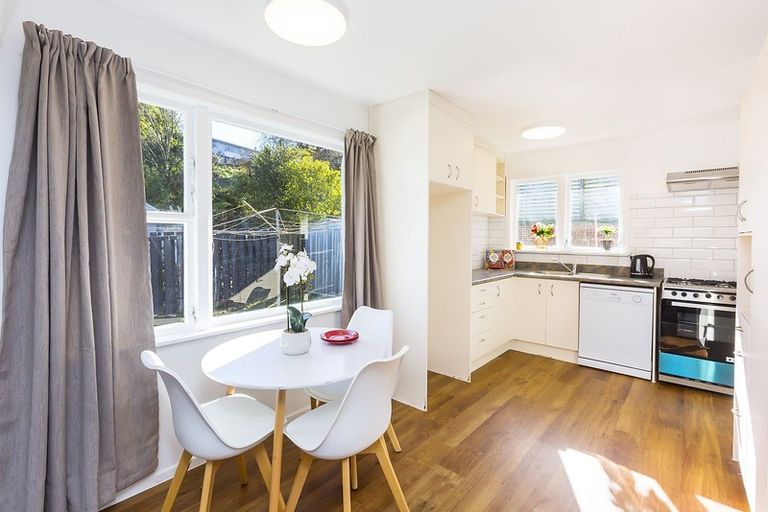 Photo of property in 39 Vista Crescent, Maoribank, Upper Hutt, 5018