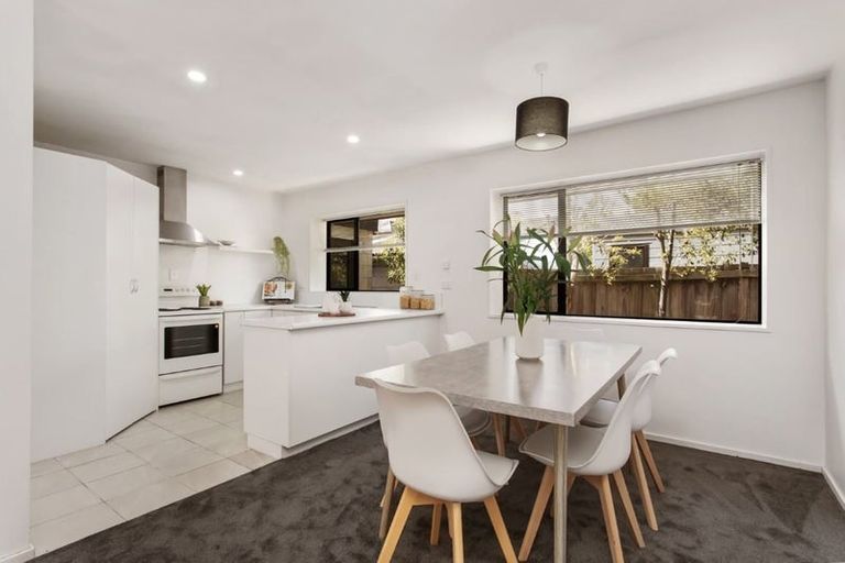 Photo of property in 2/30 Lees Road, Strowan, Christchurch, 8052