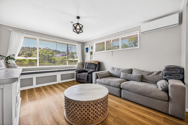 Photo of property in 8 Camphora Place, Ranui, Auckland, 0612