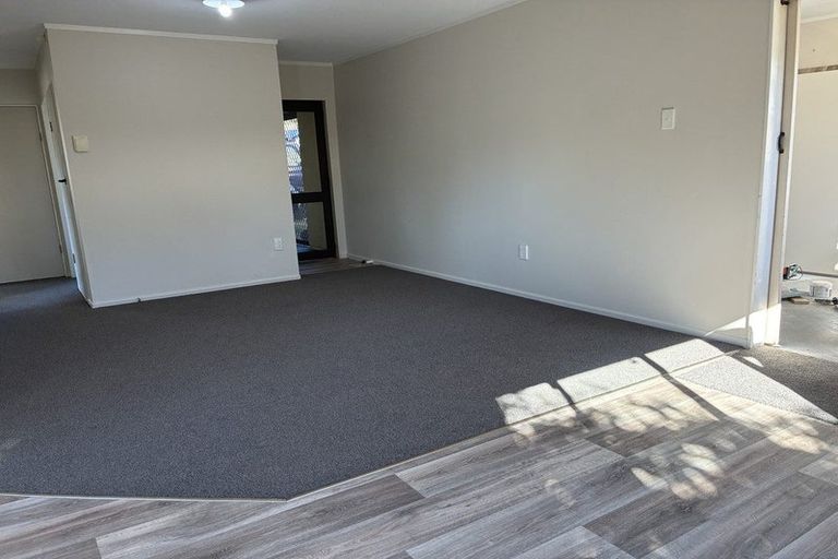 Photo of property in 5 Gregg Place, Sunnyvale, Auckland, 0612