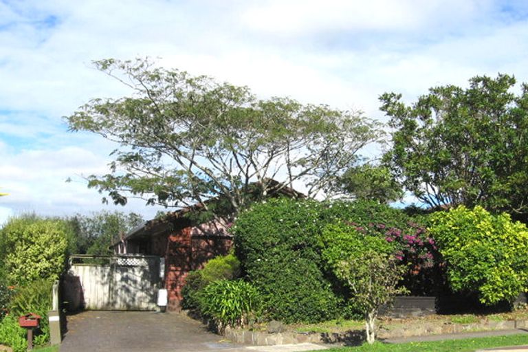 Photo of property in 18 Loloma Drive, Half Moon Bay, Auckland, 2012