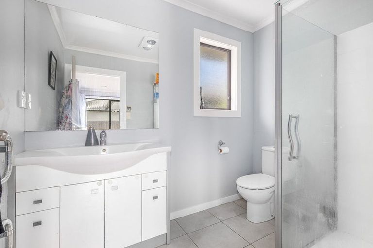 Photo of property in 10 Tararua Close, Aotea, Porirua, 5024