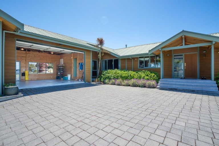 Photo of property in 8 Cameron Drive, Acacia Bay, Taupo, 3385