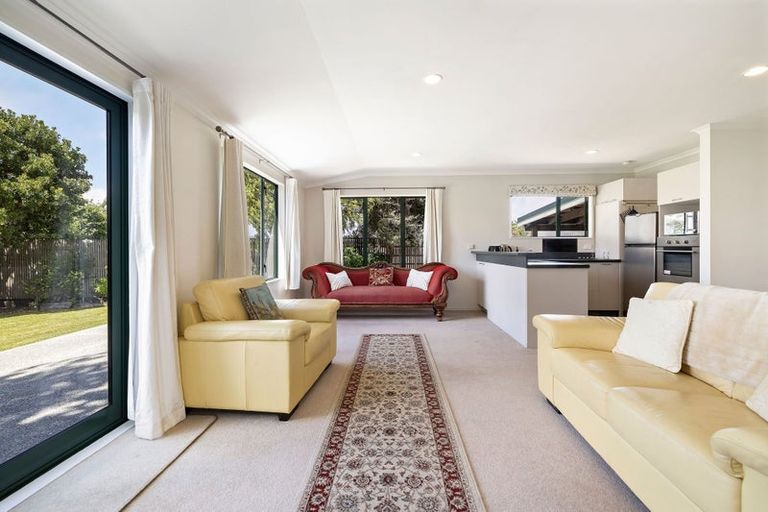 Photo of property in 8b Kuri Place, Wanaka, 9305