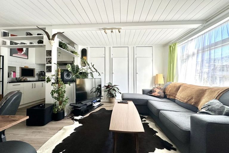 Photo of property in 1 Manley Terrace, Newtown, Wellington, 6021