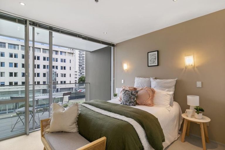 Photo of property in Sanctum Apartments, 32/10a Ebor Street, Te Aro, Wellington, 6011