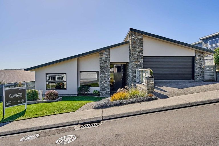 Photo of property in 32 Aspiring Terrace, Aotea, Porirua, 5024