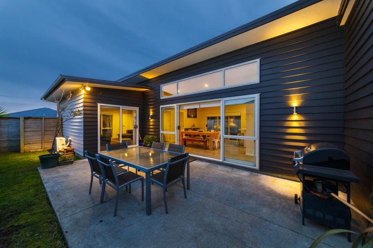 Photo of property in 92 Rosalie Terrace, Kelvin Grove, Palmerston North, 4414