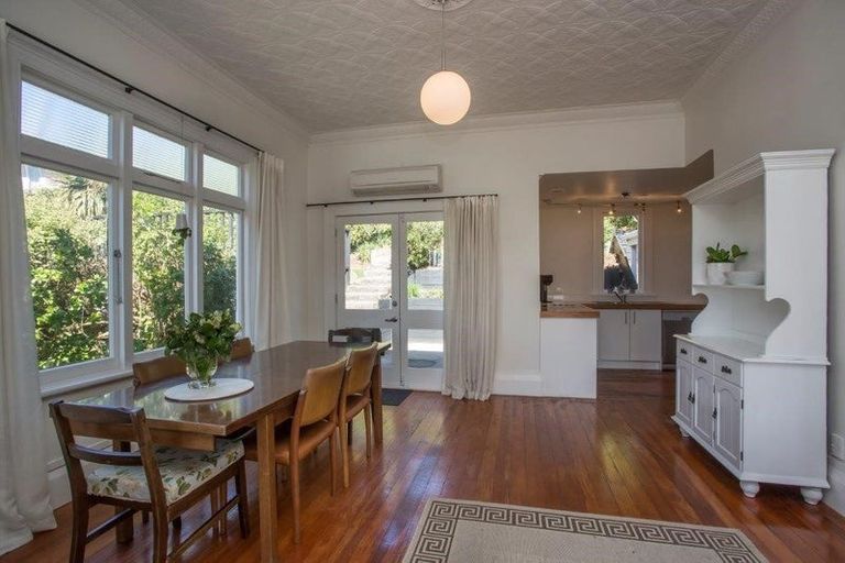 Photo of property in 112 Cliffs Road, Saint Clair, Dunedin, 9012