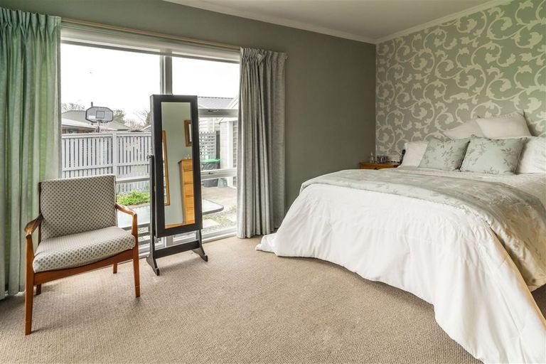 Photo of property in 300b Pages Road, Wainoni, Christchurch, 8061