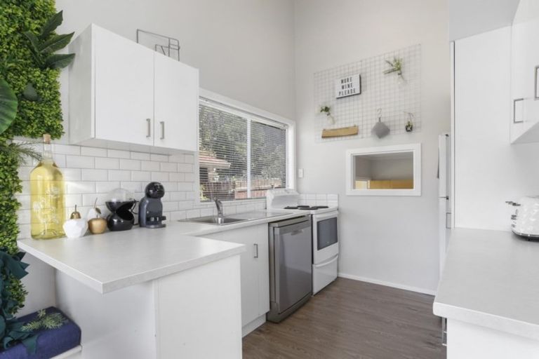 Photo of property in 1/50 Stapleford Crescent, Browns Bay, Auckland, 0630