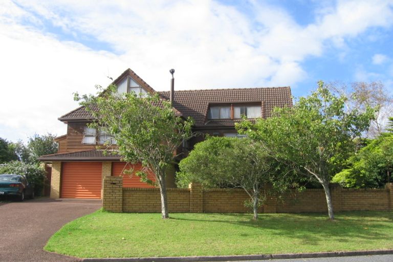 Photo of property in 2/40 Radiata Lane, Chatswood, Auckland, 0626