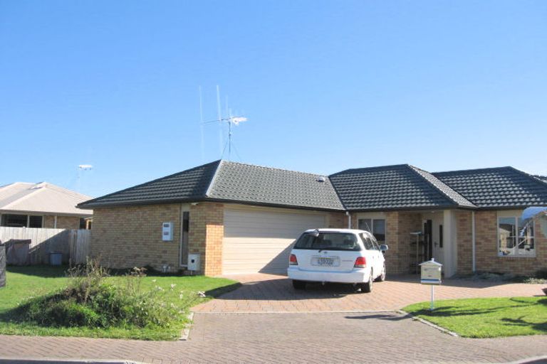 Photo of property in 40 Nielsen Gardens, Rototuna, Hamilton, 3210