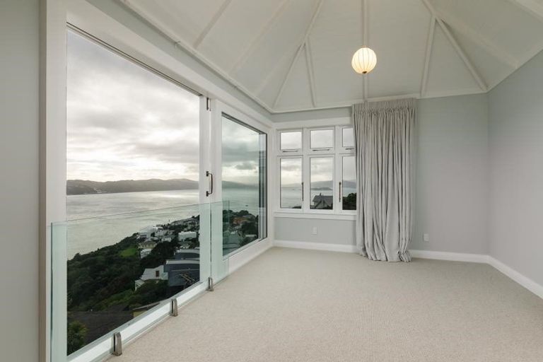 Photo of property in 35 Palliser Road, Roseneath, Wellington, 6011