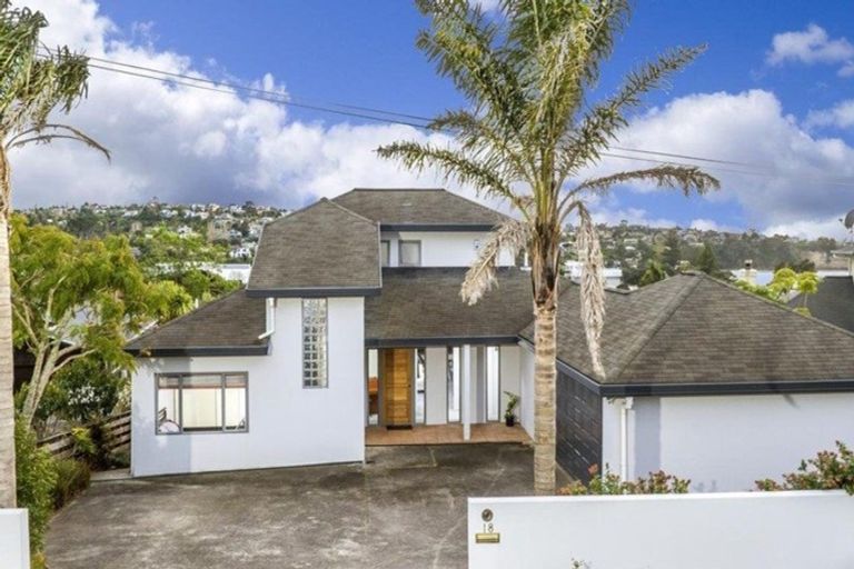 Photo of property in 18 Beechwood Road, Rothesay Bay, Auckland, 0630