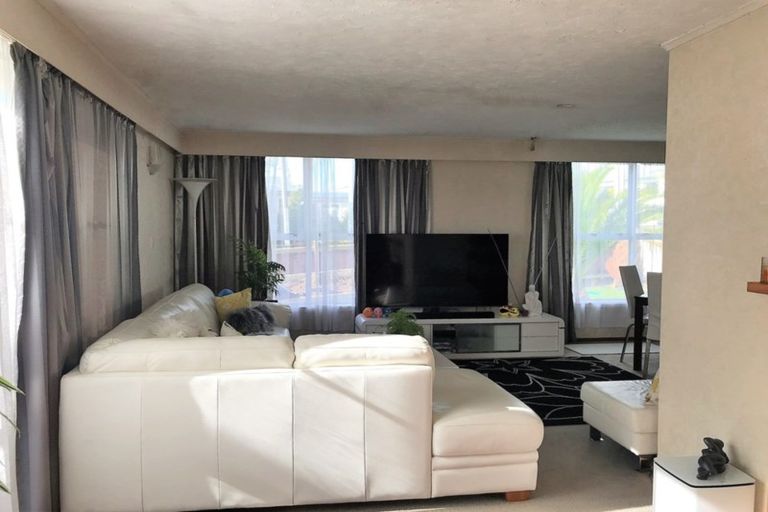 Photo of property in 49 Rosier Road, Glen Eden, Auckland, 0602