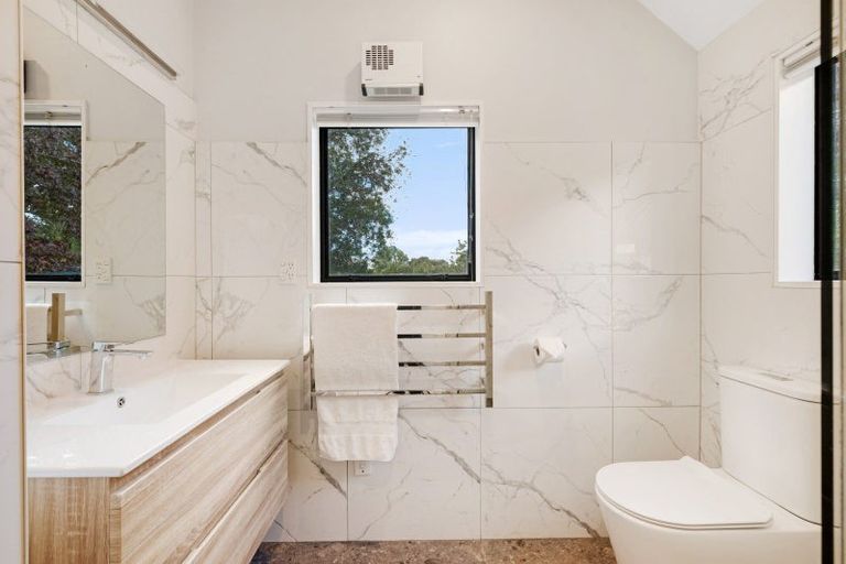 Photo of property in 151 Taupaki Road, Taupaki, Henderson, 0782