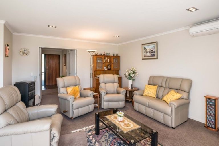 Photo of property in 25 Consort Close, Paraparaumu Beach, Paraparaumu, 5032