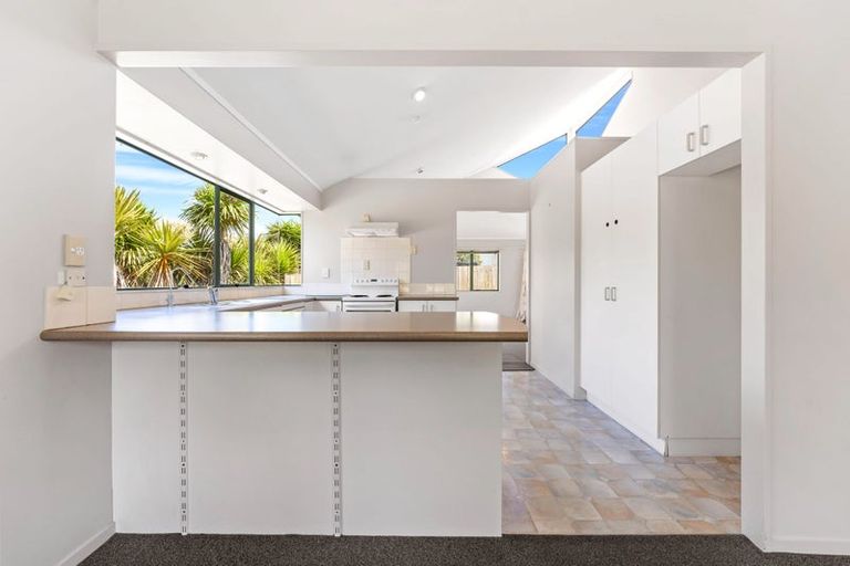 Photo of property in 2/52 Donald Street, Stanmore Bay, Whangaparaoa, 0932