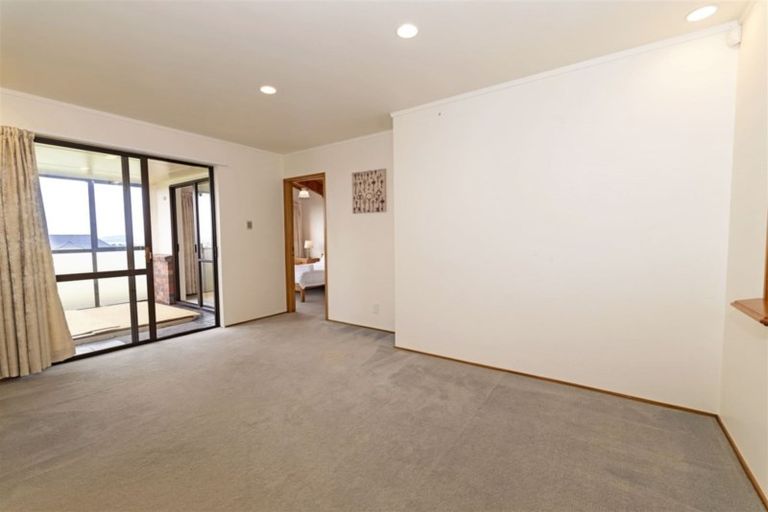 Photo of property in 3 Whiting Grove, West Harbour, Auckland, 0618