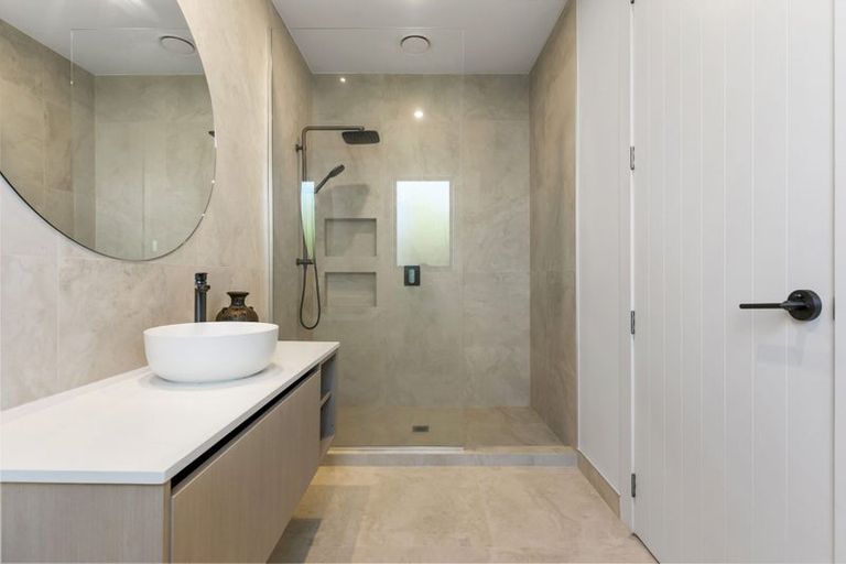 Photo of property in 21 Oscar Road, Greenhithe, Auckland, 0632