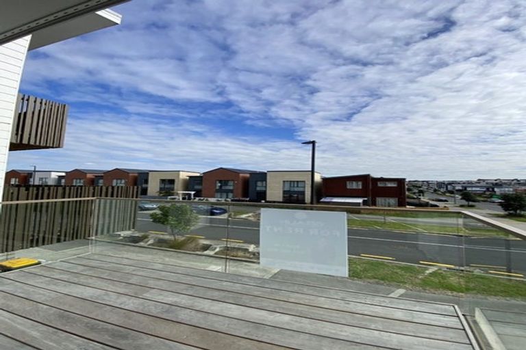 Photo of property in 21 Tahingamanu Road, Hobsonville, Auckland, 0616