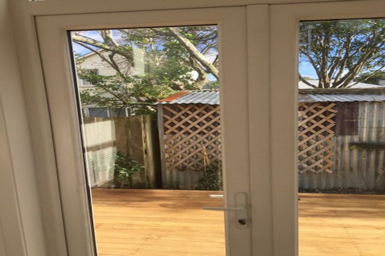 Photo of property in 120 Brougham Street, Mount Victoria, Wellington, 6011