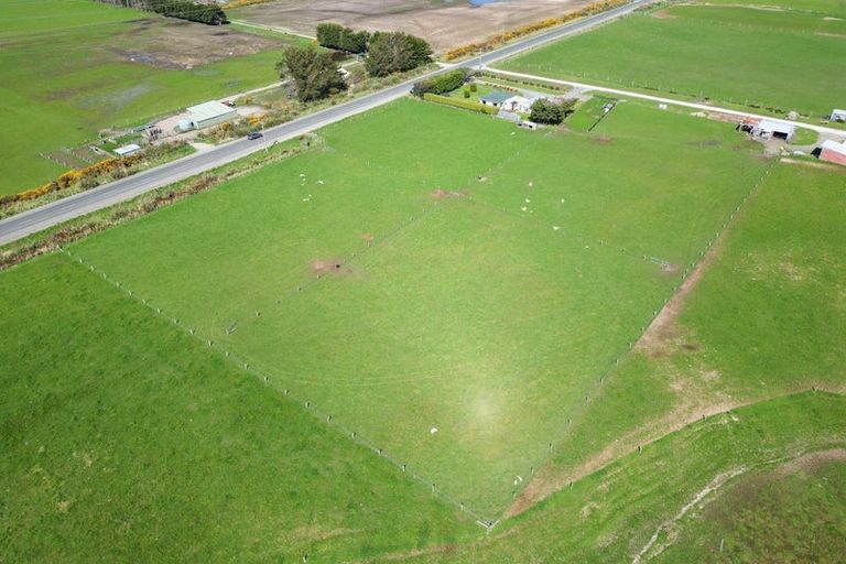 Photo of property in 460 Tiwai Road, Awarua Plains, Invercargill, 9877
