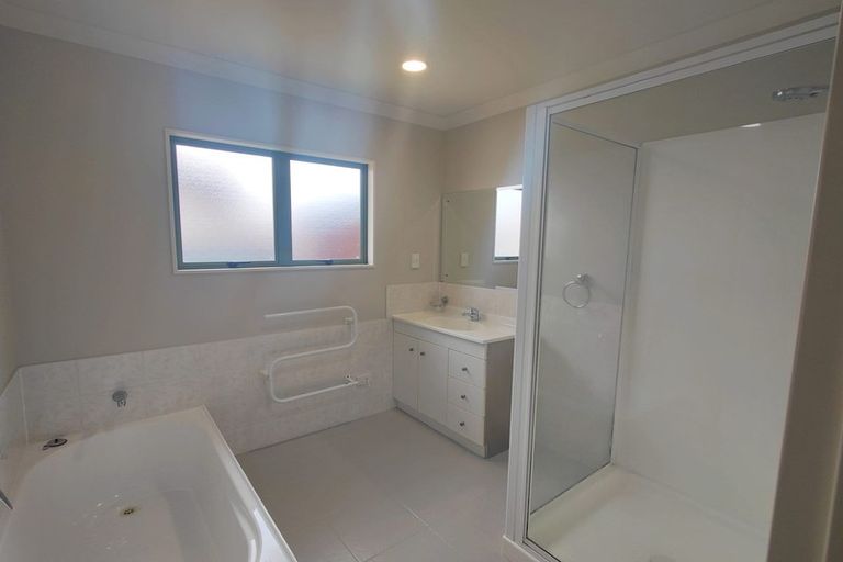 Photo of property in 6 Chadlington Avenue, Henderson, Auckland, 0612