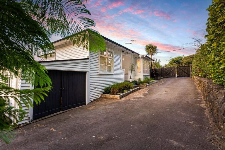 Photo of property in 1/93 Seabrook Avenue, New Lynn, Auckland, 0600