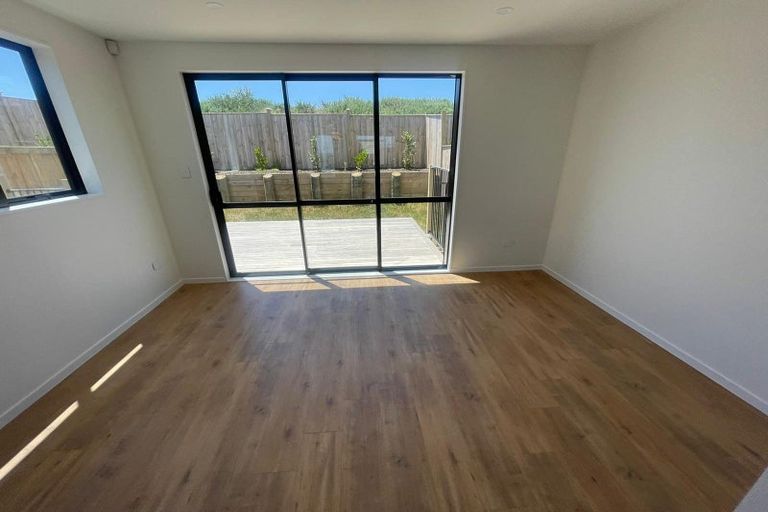 Photo of property in 18a Crestview Rise, Papakura, 2110