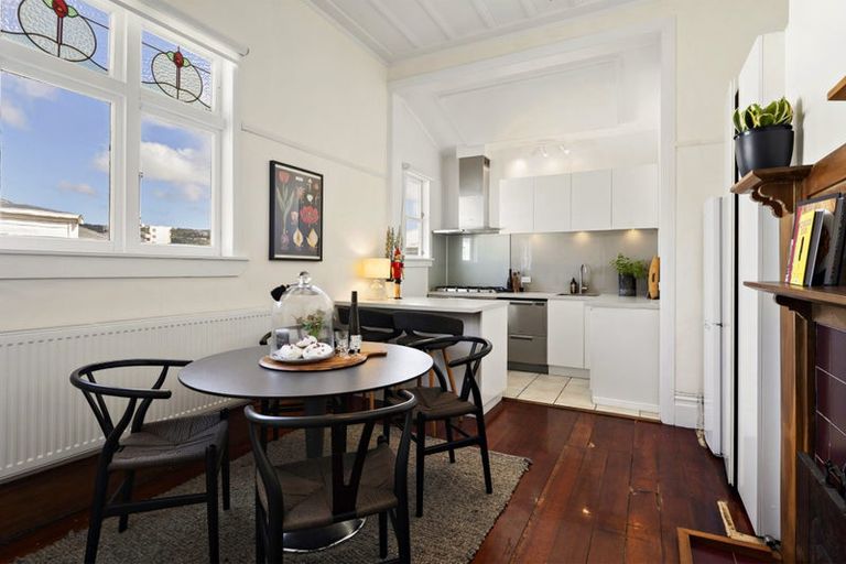 Photo of property in 18 Porritt Avenue, Mount Victoria, Wellington, 6011