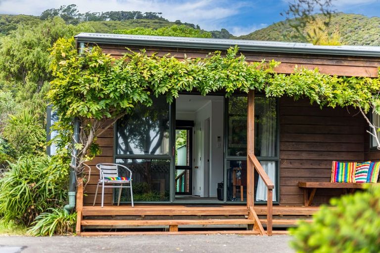 Photo of property in 105 Marine Parade, Eastbourne, Lower Hutt, 5013