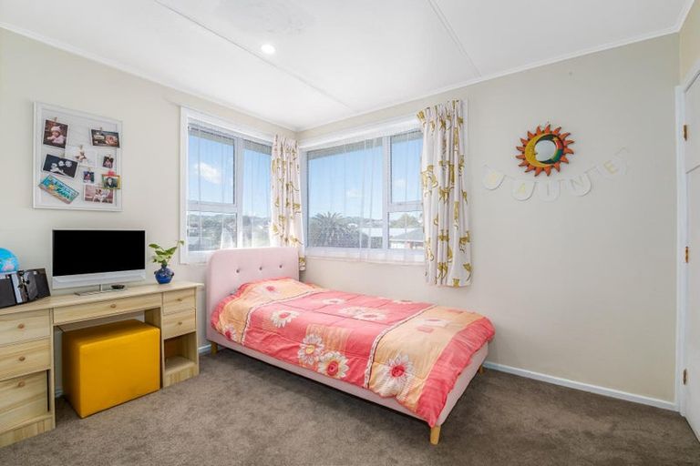 Photo of property in 112 Rangituhi Crescent, Takapuwahia, Porirua, 5022