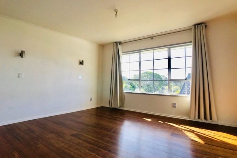 Photo of property in 13 Palliser Lane, Browns Bay, Auckland, 0630