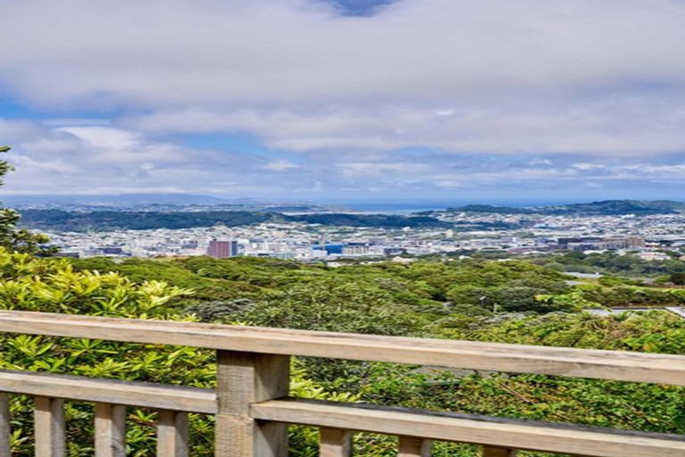 Photo of property in 3 Flint Way, Northland, Wellington, 6012