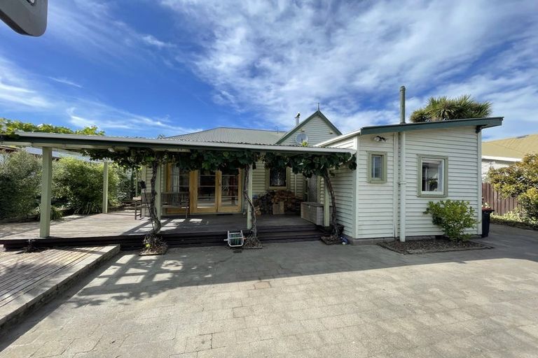 Photo of property in 135 Somerfield Street, Somerfield, Christchurch, 8024