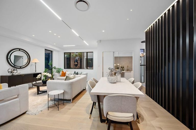 Photo of property in 2/1 Montana Avenue, Murrays Bay, Auckland, 0630