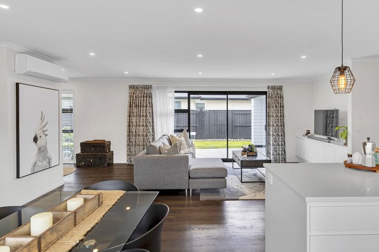 Photo of property in 15 Maple Grove, Kingston, Wellington, 6021