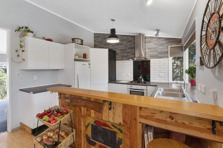 Photo of property in 15 Robert Grove, Paraparaumu, 5032